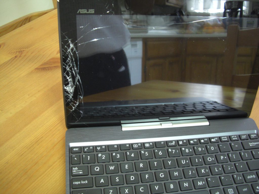 Cracked screen of the ASUS Transformer TA100TAF cracked_TA100TAF