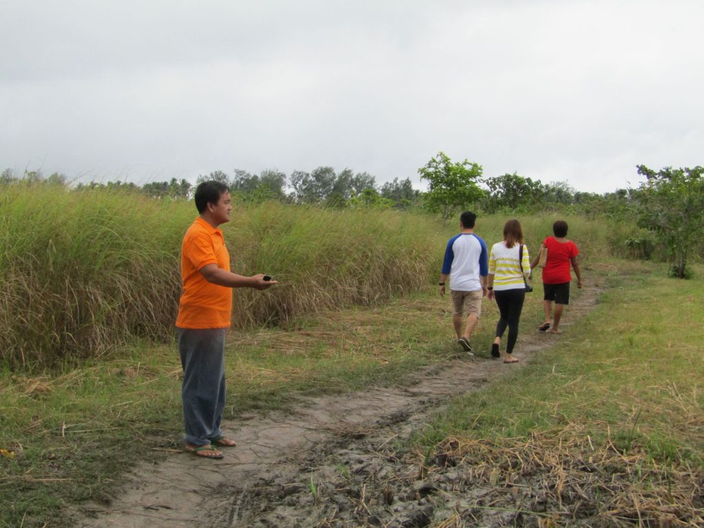 Aling Baby tags Mat & Johan along while Lelen takes five 