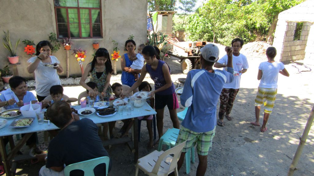 Lunchtime in Santo Domingo, Nueva Ecija Lunchtime in Santo Domingo, Nueva Ecija