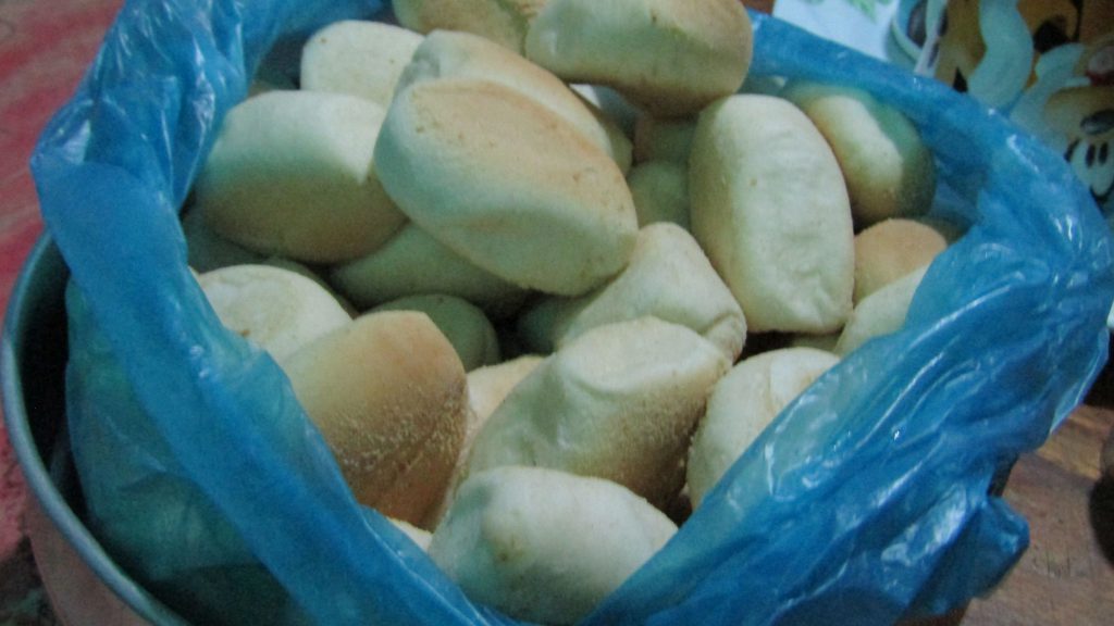 Thumb-sized 'pan de sal' for breakfast Thumb-sized 'pan de sal' for breakfast