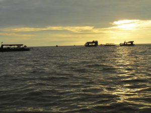 The river connects Tonlé Sap Lake with the Mekong