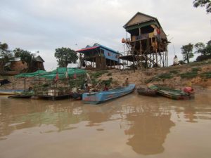 Tonlé Sap's brackish, brown water as a result of sedimentation