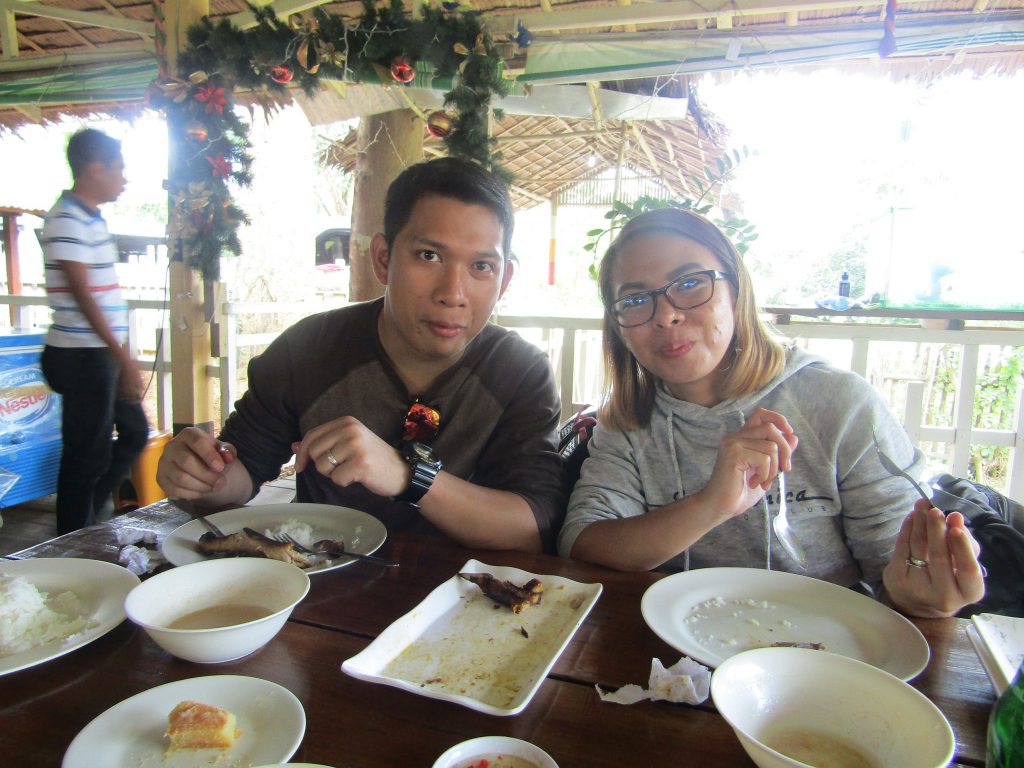 Lunch break at "Elfredo's Manukan & Seafood Restaurant" during our road trip to El Nido from Puerto Princesa