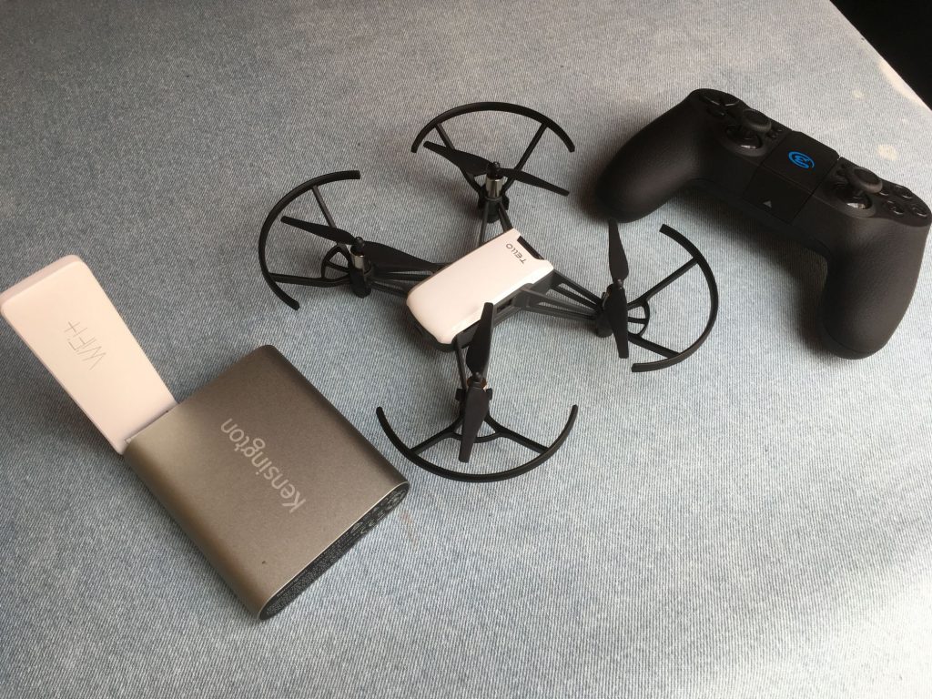 Just attach a smartphone (with the Tello app) to the controller and you're all set! Just attach a smartphone (with the Tello app) to the controller and you're all set!