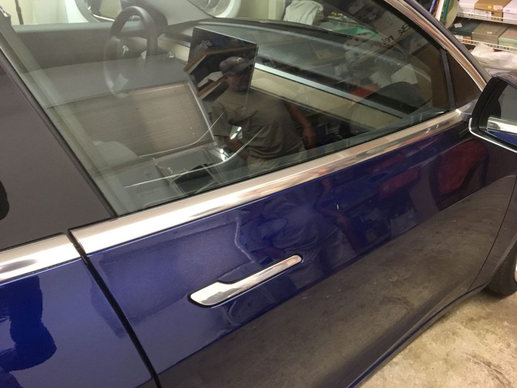 Recessed door handles give a streamlined look but require 2 hands to operate---unless you're nimble enough!