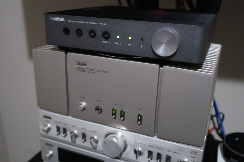 The Toshiba Aurex System 15 in action along with the Yamaha WXC-50 Wireless Streaming Preamplifier.