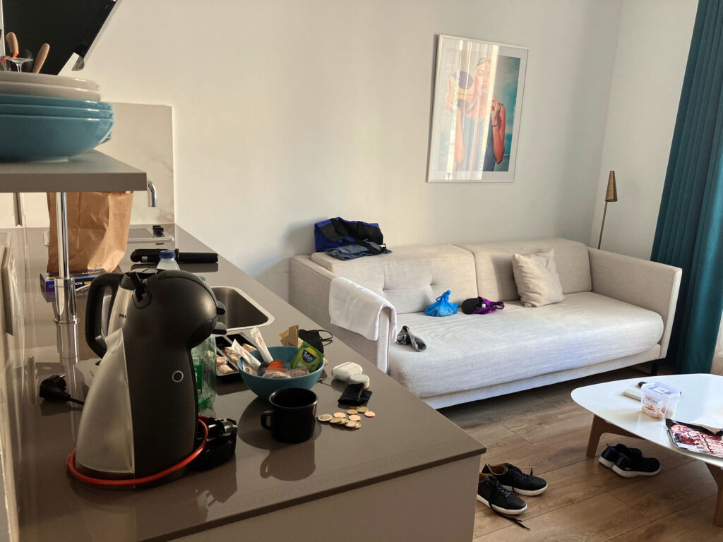 Our spacious studio unit. It comes with a fully equipped kitchenette, a huge, ultra-modern bathroom and a balcony. Our spacious studio unit. It comes with a fully equipped kitchenette, a huge, ultra-modern bathroom and a balcony.